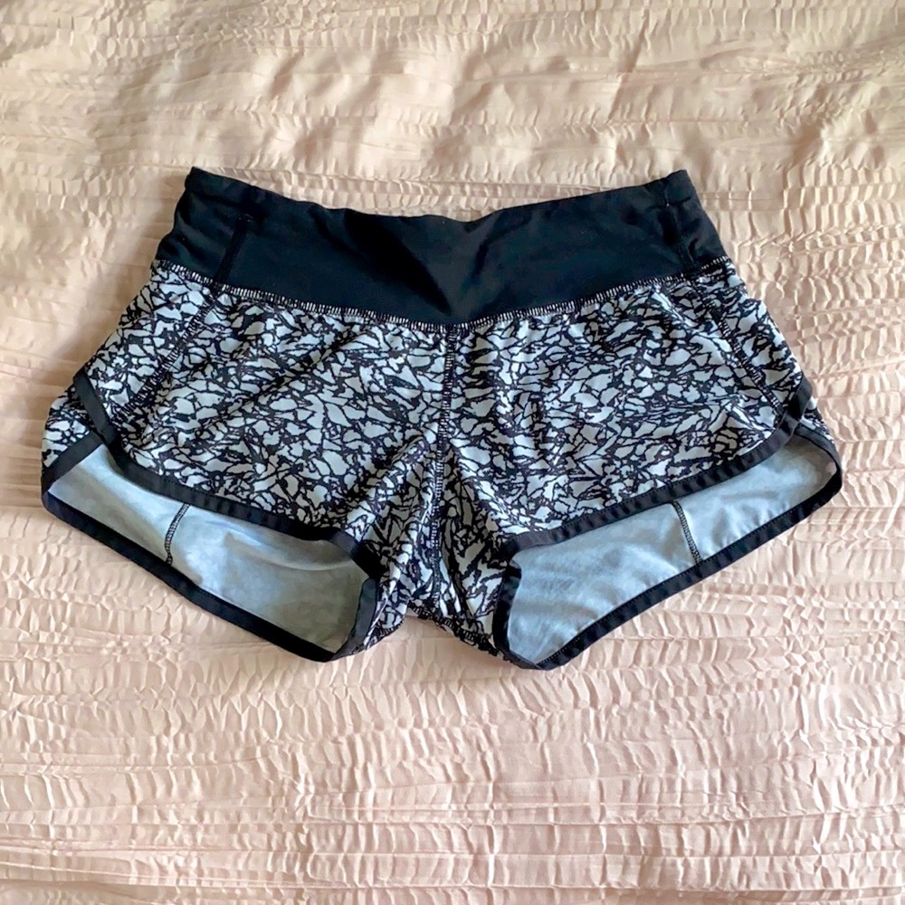 Lululemon black and white speed up shorts size 2